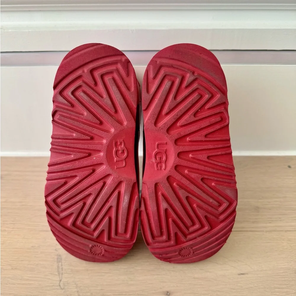 UGG Classic Boys/Girls Mini Clear Shearling Waterproof Winter Red Boots Sz 12US - Picture 9 of 9